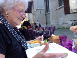 Jo painting at Rouen cafe