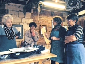 Painting critique at La Page Blanche